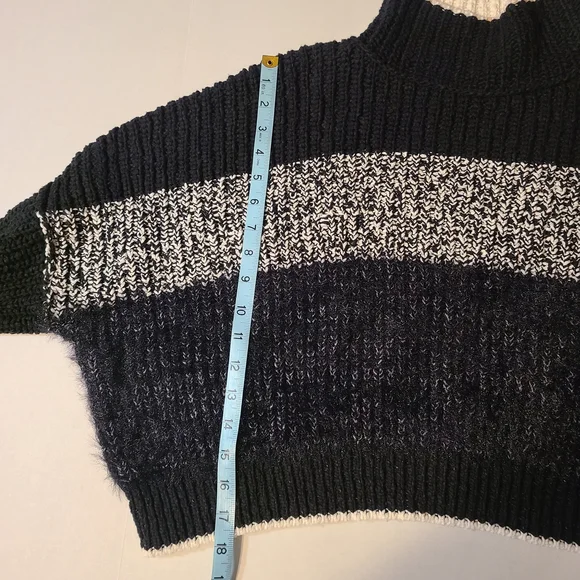 Free People Black and White Cowl Neck Sweater Cozy Cable Knit NWT XL - Picture 9 of 12